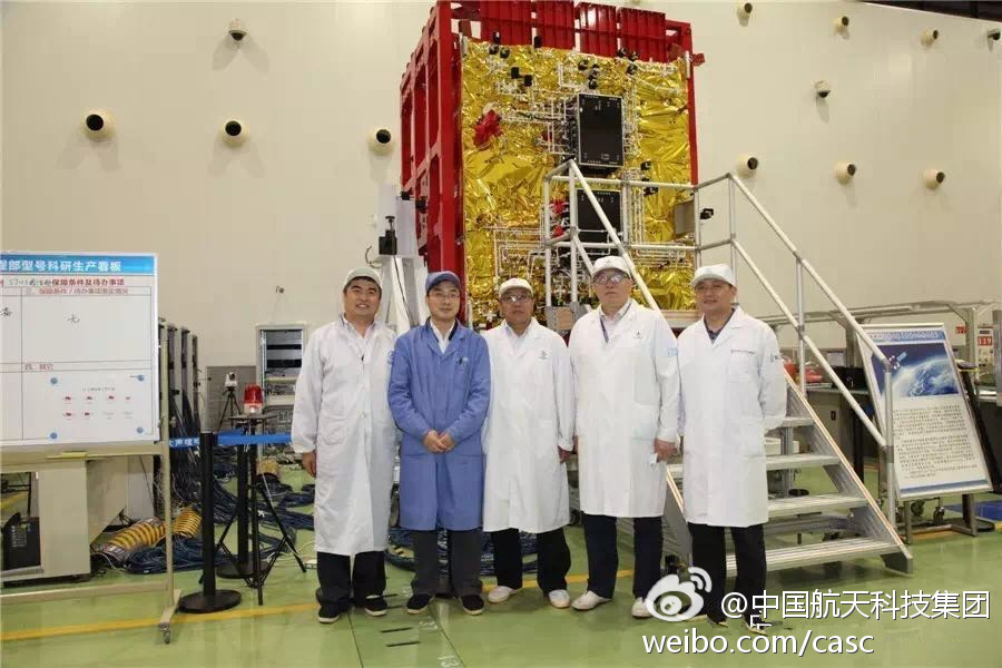 4月12日19时04分，我国实践十三号卫星在西昌卫星发射中心由长征三号乙运载火箭成功发射。这是中国航天科技集团的科研团队。