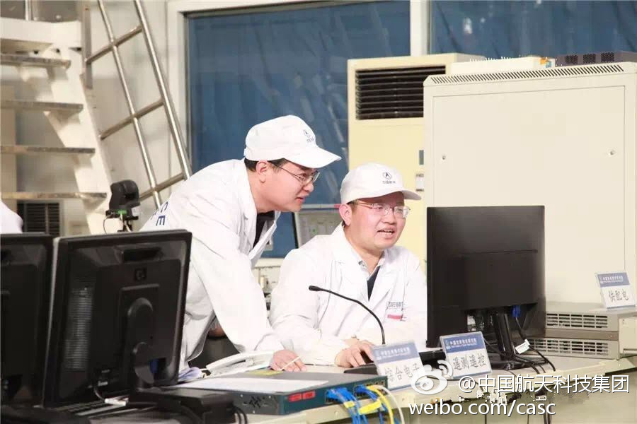 4月12日19时04分，我国实践十三号卫星在西昌卫星发射中心由长征三号乙运载火箭成功发射。这是中国航天科技集团的科研团队。